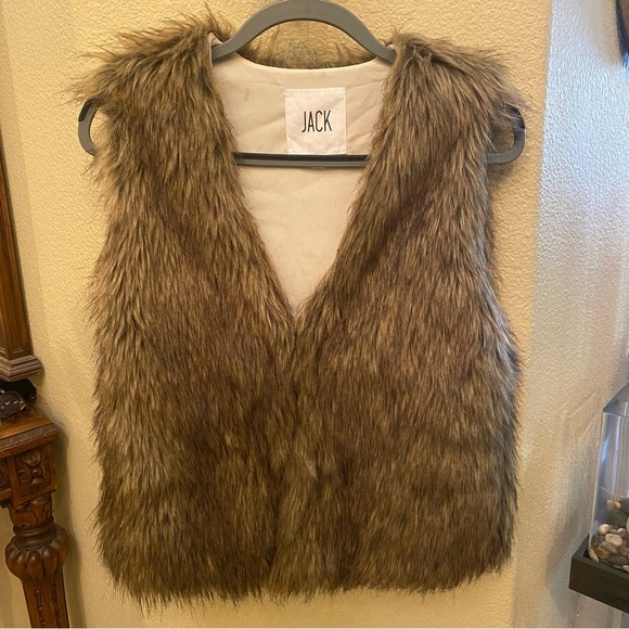 NWT~JACK by BB Dakota Light Brown Faux Fur Vest Size Small - Picture 1 of 8